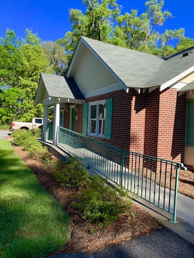 An outside view of the Hinesville location of Coastal Endodontics